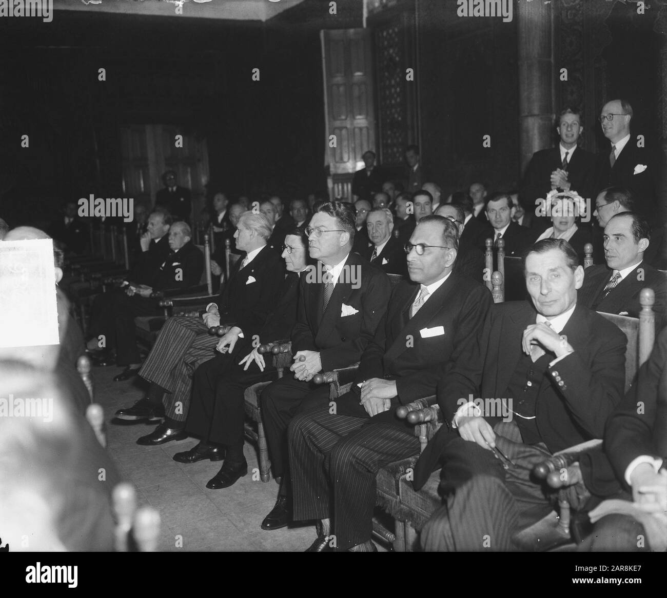 Round Table Conference, closing session in Knights Hall, Ambassadors