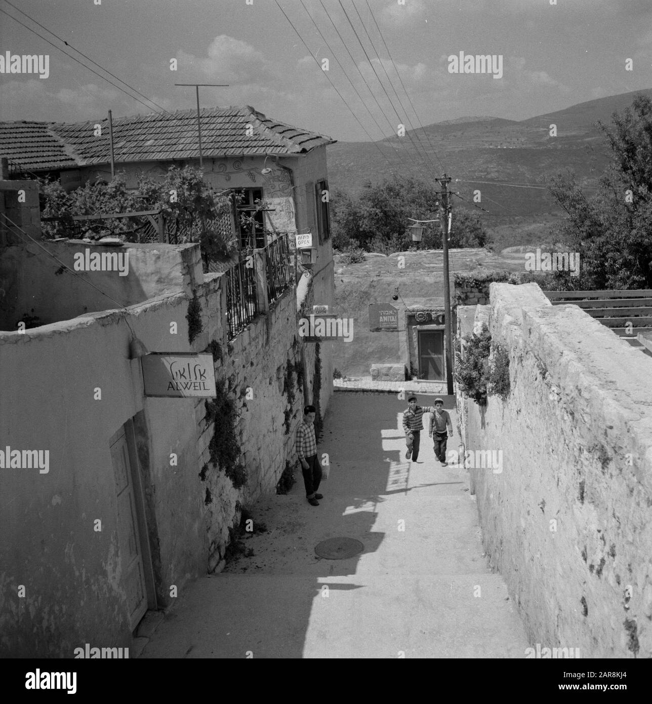 Street image in the artists' colony near Safad (Safed) with the studios of the artist Alweil, Arieth Merzer and Amitai with a view of the surrounding hills Date: undated Location: Israel, Safad, Safed Keywords: artists, workshops, hills, artists' colonies, billboards, street images Stock Photo