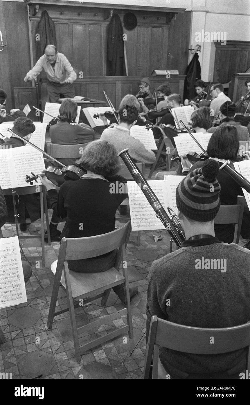 Timpanist hi-res stock photography and images - Alamy