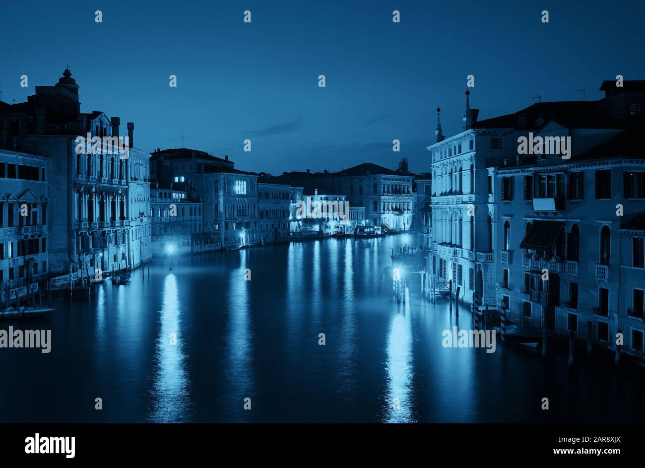 Night view historical buildings hi-res stock photography and images - Alamy