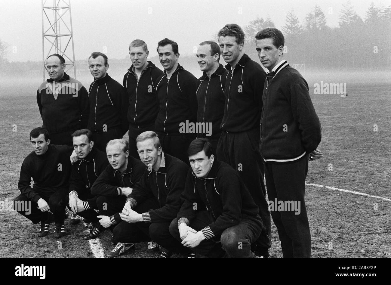 Training Dutch team at Zeist, the team Date: 27 march 1963 Location: Utrecht, Zeist Keywords: teams, sports, soccer Institution name: Dutch team Stock Photo