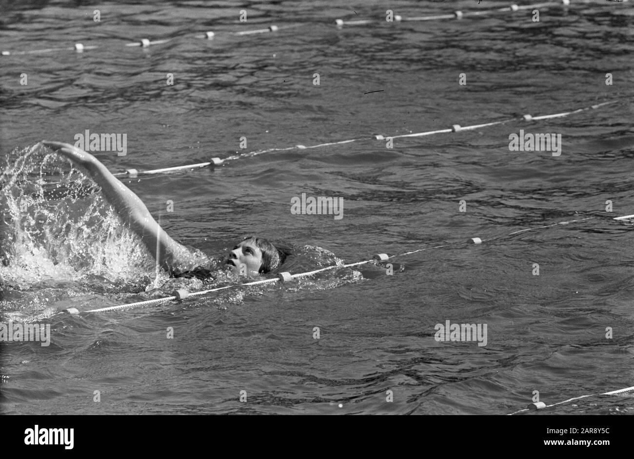 Training Dutch swimming team (Ria van Velsen) Date August 14, 1962