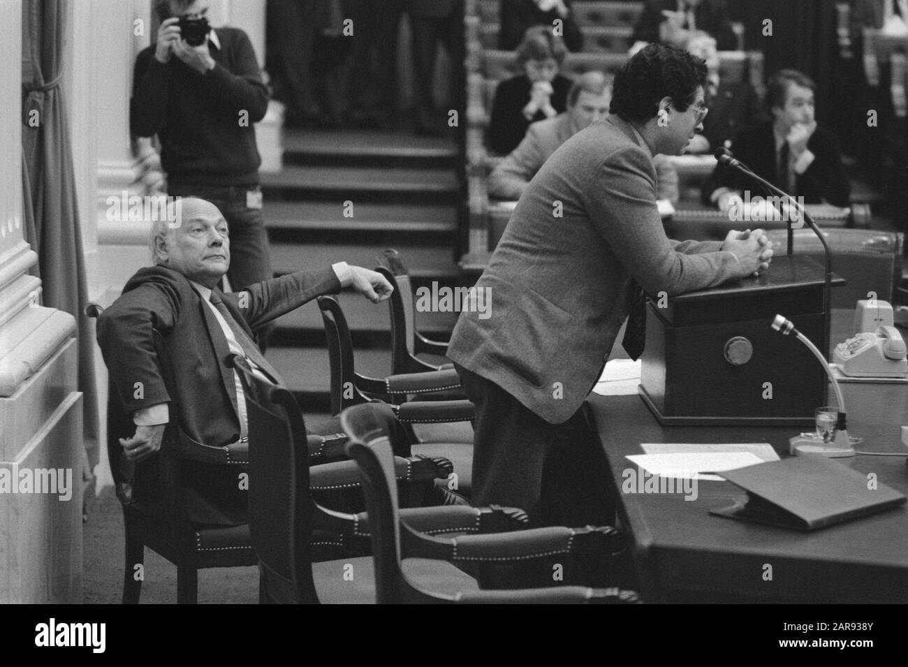 Politicians answering questions Black and White Stock Photos & Images