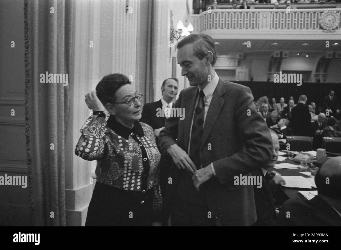 Second Chamber, Budget Foreign Affairs and Defence (l) Mrs Brautigam, (r) Minister Langman Date: November 25, 1971 Location: The Hague, Zuid-Holland Keywords: Budgets Personal name: Brautigam, Gerda, Langman, H. Stock Photo