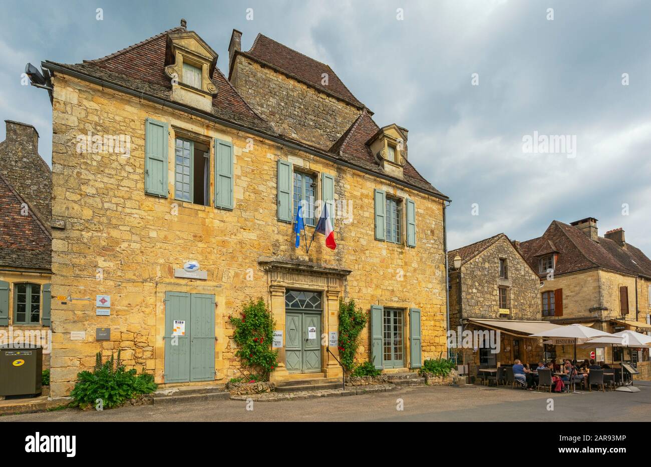 France, Dordogne, Domme, Place de la Halle, Maison du Gouverneur, town