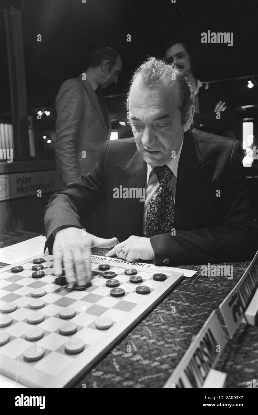 Tenth Interpolis Chess Tournament in Tilburg; A. Karpov (l) against V.  Korchnoi (r), October 21, 1986, chess, tournaments, The Netherlands, 20th  century press agency photo, news to remember, documentary, historic  photography 1945-1990