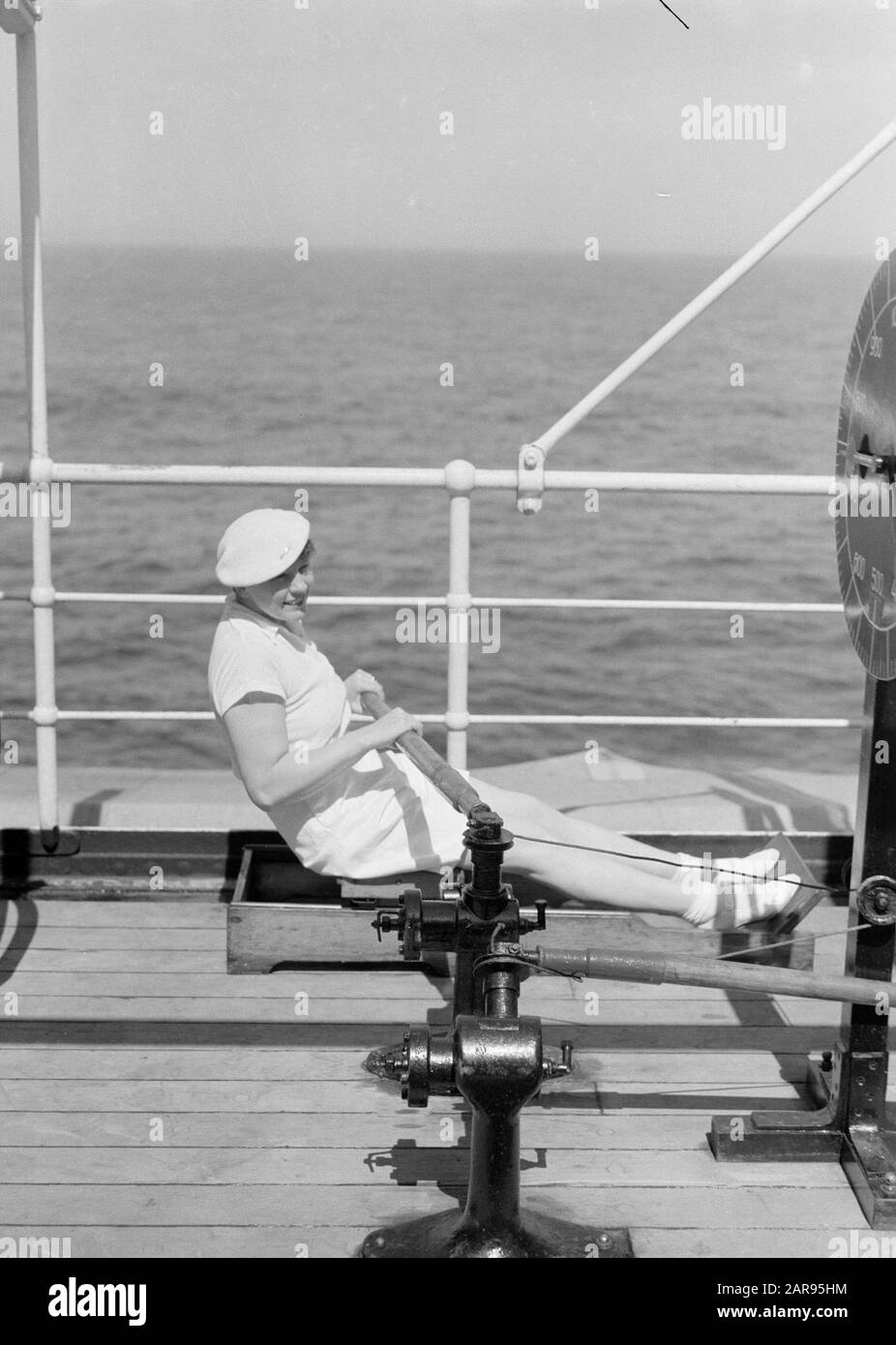 MS Colombia  From the Polls woman Nell Langlais to a rowing machine on the cruise ship MS Colombia on the way to Madeira Date: 1934 Keywords: ships Personname: Langlais, Nell Institution name: KNSM Stock Photo