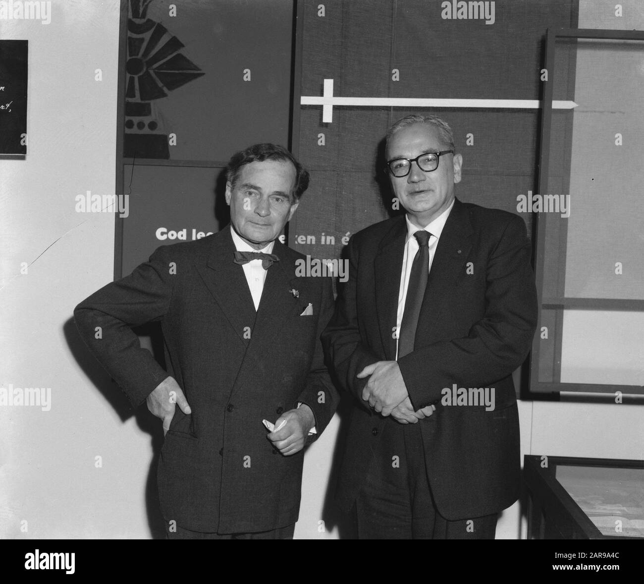 Adriaan Roland-Holst & Simon Vestdijk. Opening exhibition Gemeentemuseum The Hague (NL), 7 November 1958; Stock Photo