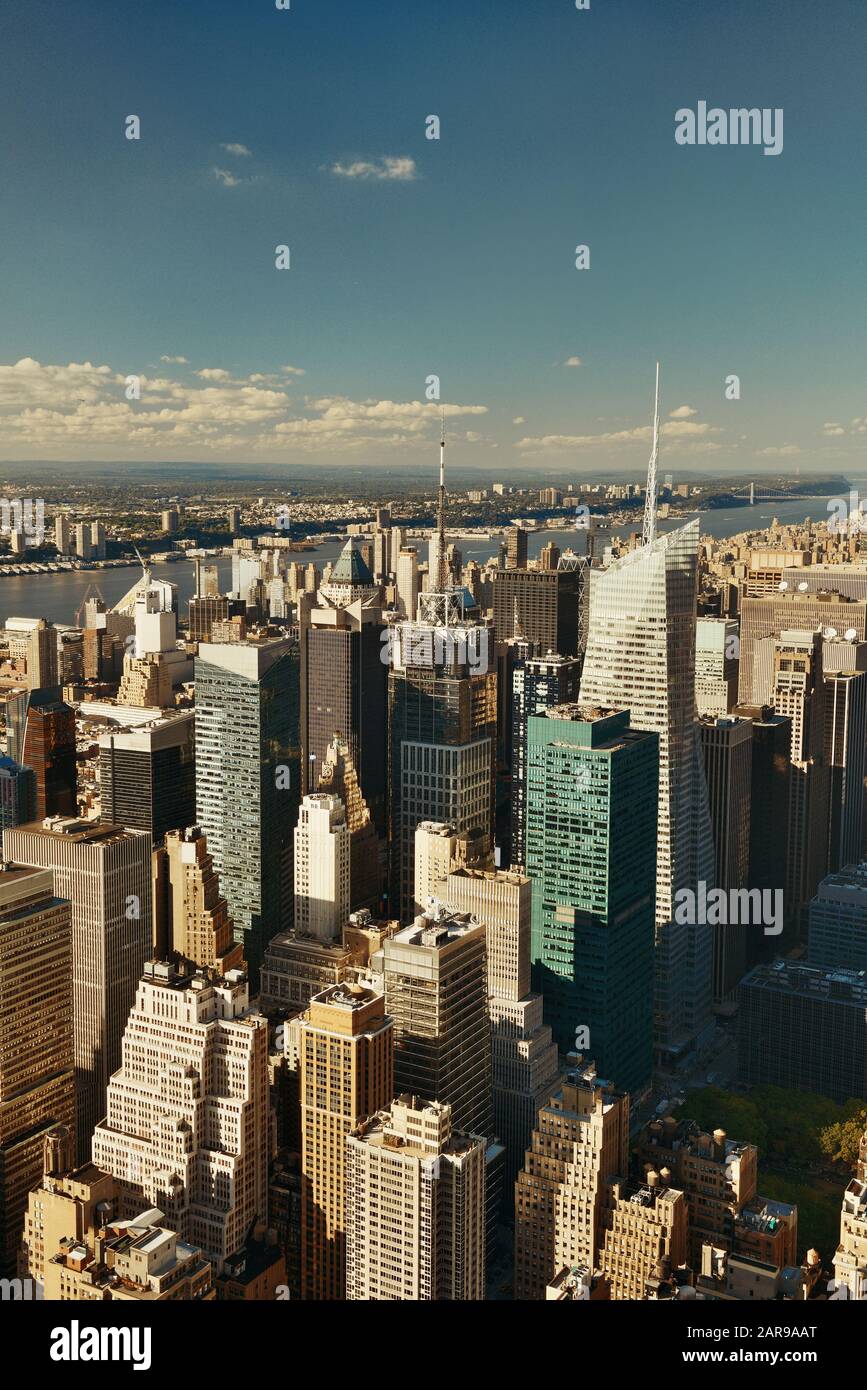 New York City midtown skyline with skyscrapers and urban cityscape ...
