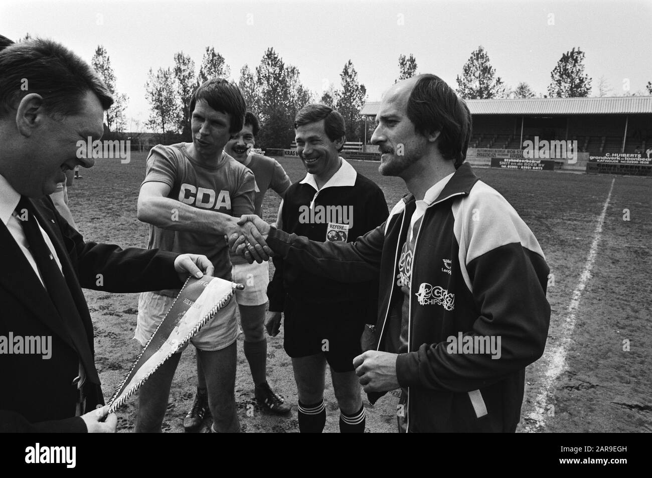 Football match between CDA against artists and broadcasters as election stunt, players for the match Date: May 9, 1981 Keywords: ARTISTS, broadcasting staff, sports, soccer, etc. competitions, competitions Institution name: CDA Stock Photo