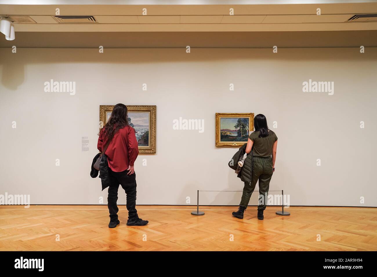 Man looking at paintings hi-res stock photography and images - Alamy