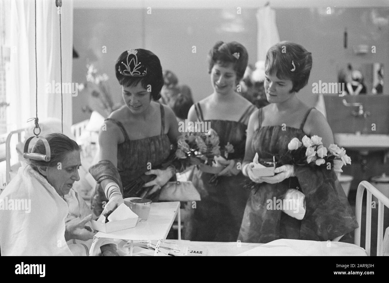 Westlandse Druivenprinses visited Wilhelmina Gasthuis Amsterdam Date: August 27, 1962 Location: Amsterdam, Noord-Holland Keywords: visits Personal name: DRAUVENPRINCESS Stock Photo