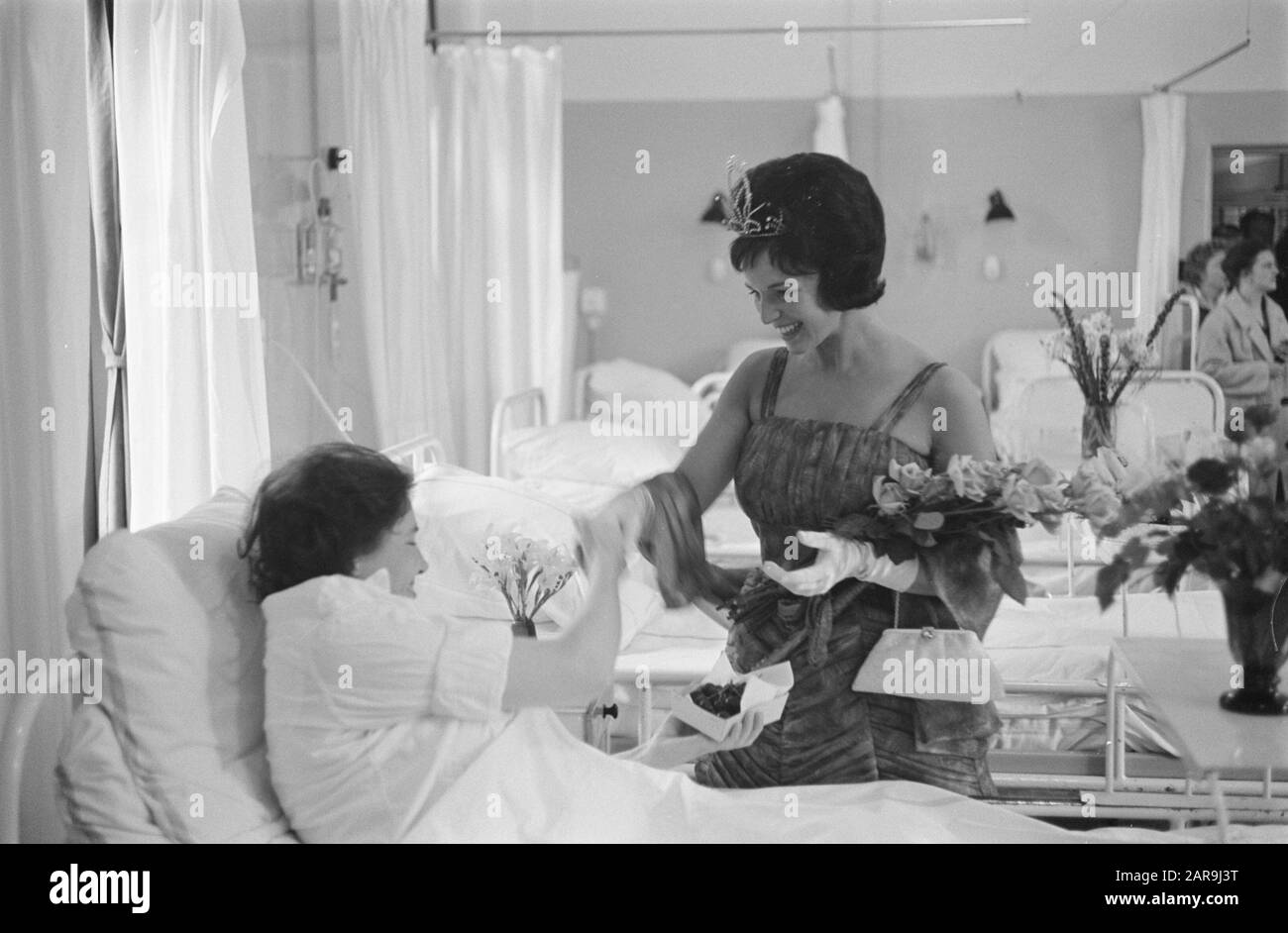 Westlandse Druivenprinses visited Wilhelmina Gasthuis Amsterdam Date: August 27, 1962 Location: Amsterdam, Noord-Holland Keywords: visits Personal name: DRAUVENPRINCESS Stock Photo