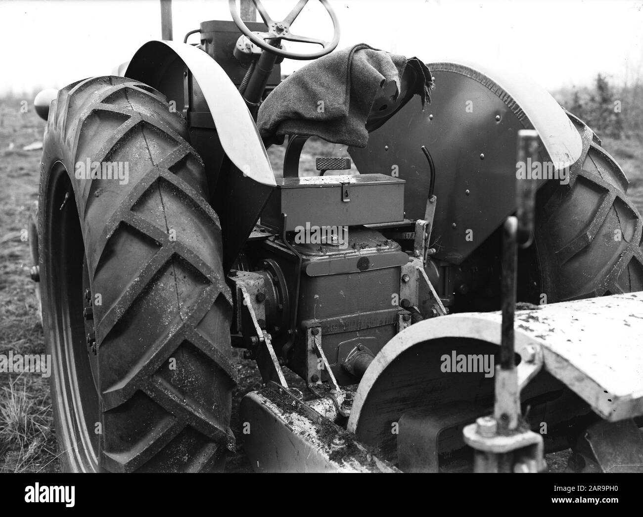 agricultural machinery and tools, work, milling, tractors Date undated
