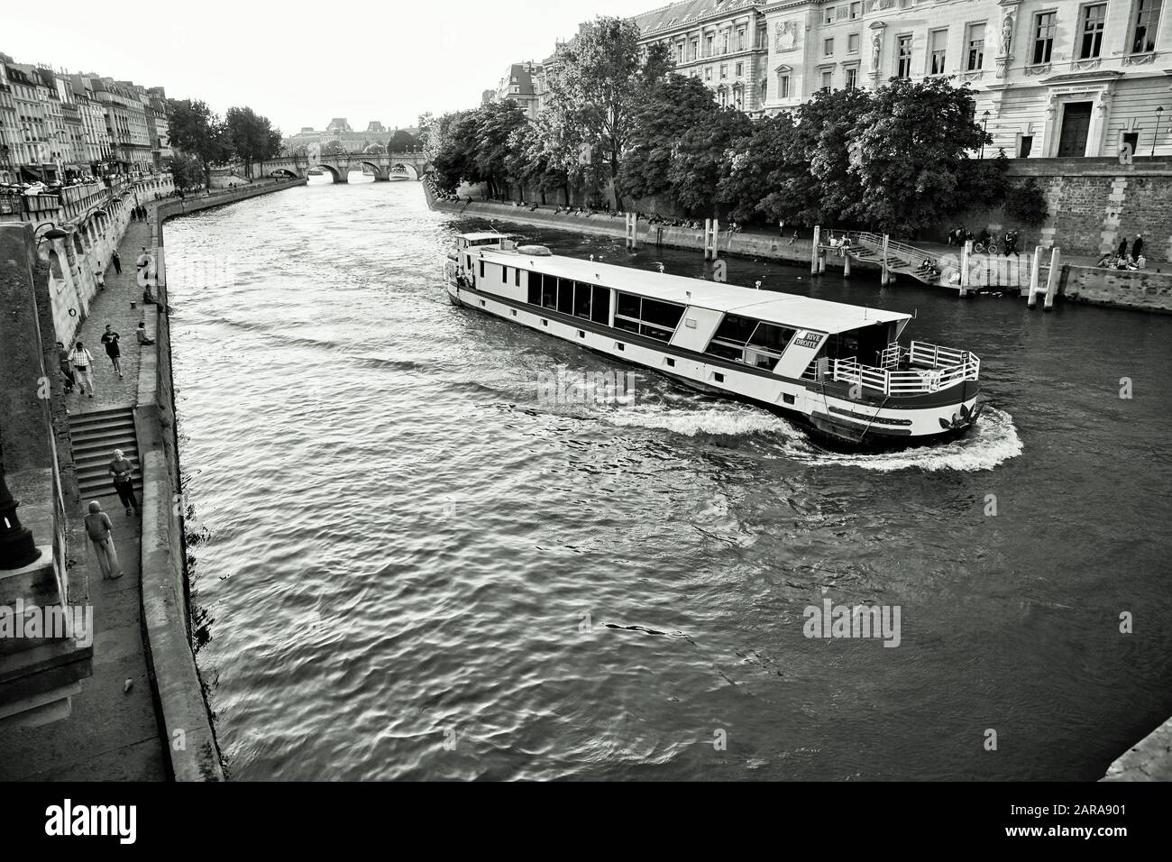 Cruise ship black and white hi-res stock photography and images - Alamy