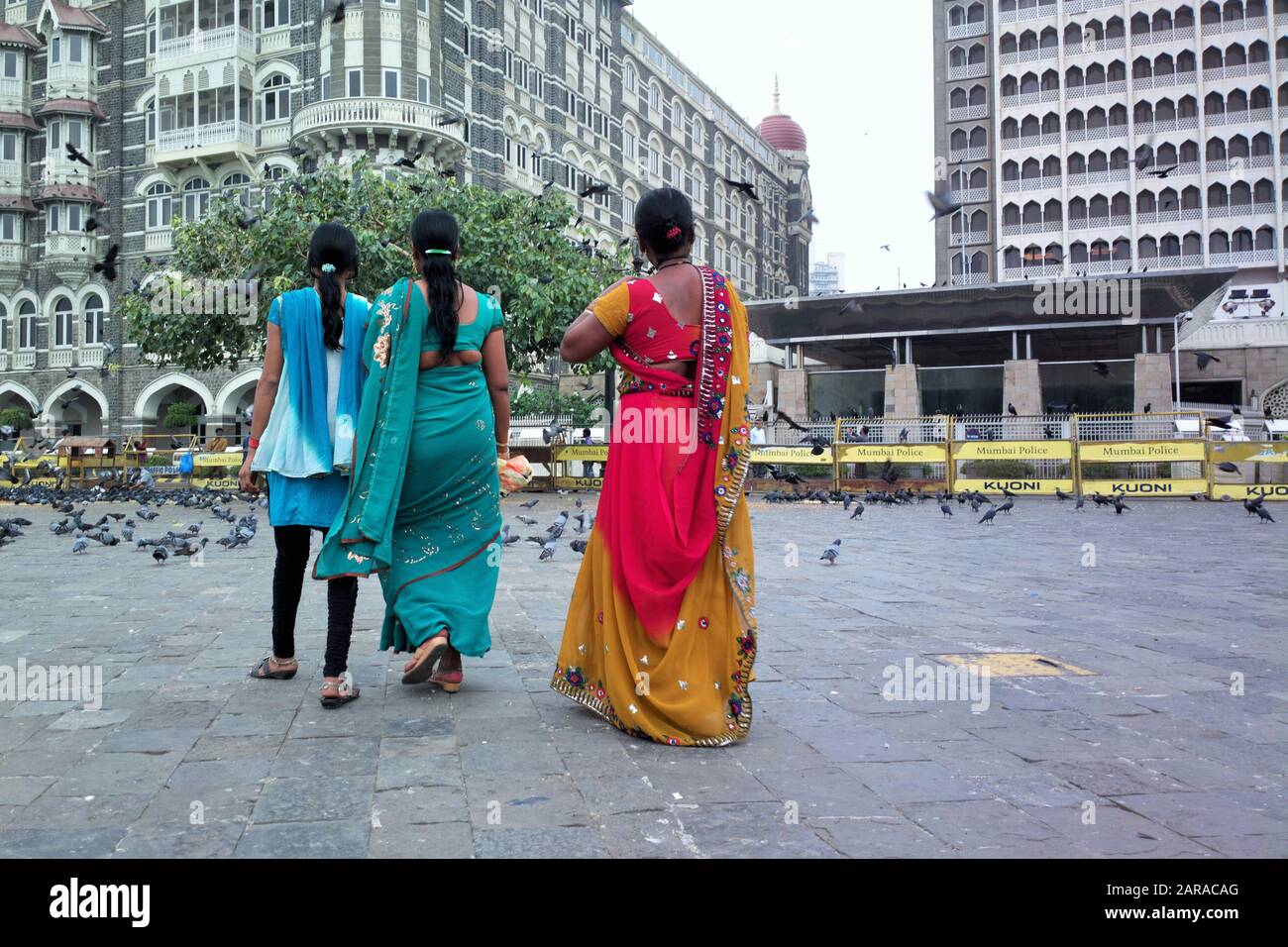 Three generations women india hi-res stock photography and images - Alamy