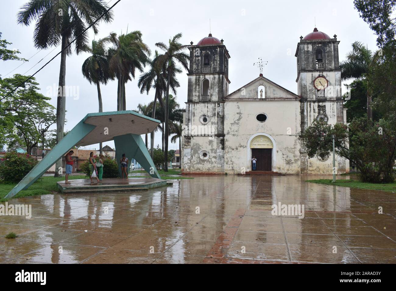 Outside of a church in San Antonio de los Banos Cuba Stock Photo Alamy