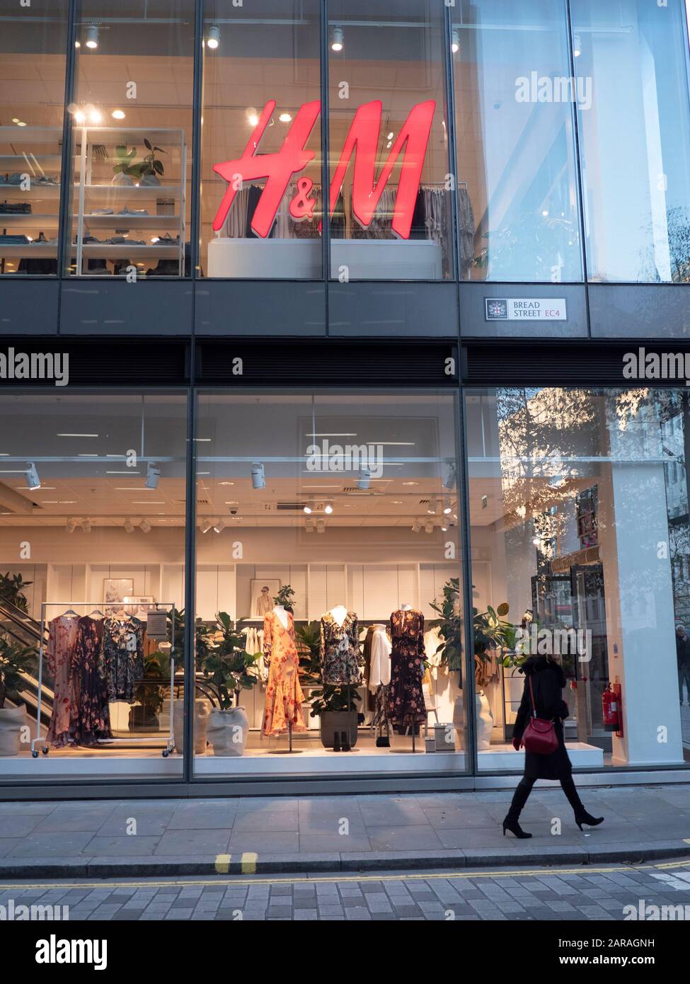 H&M Hennes and Mauritz branch in the City of London UK, Hennes & Mauritz AB  is a Swedish multinational clothing retail company Stock Photo - Alamy