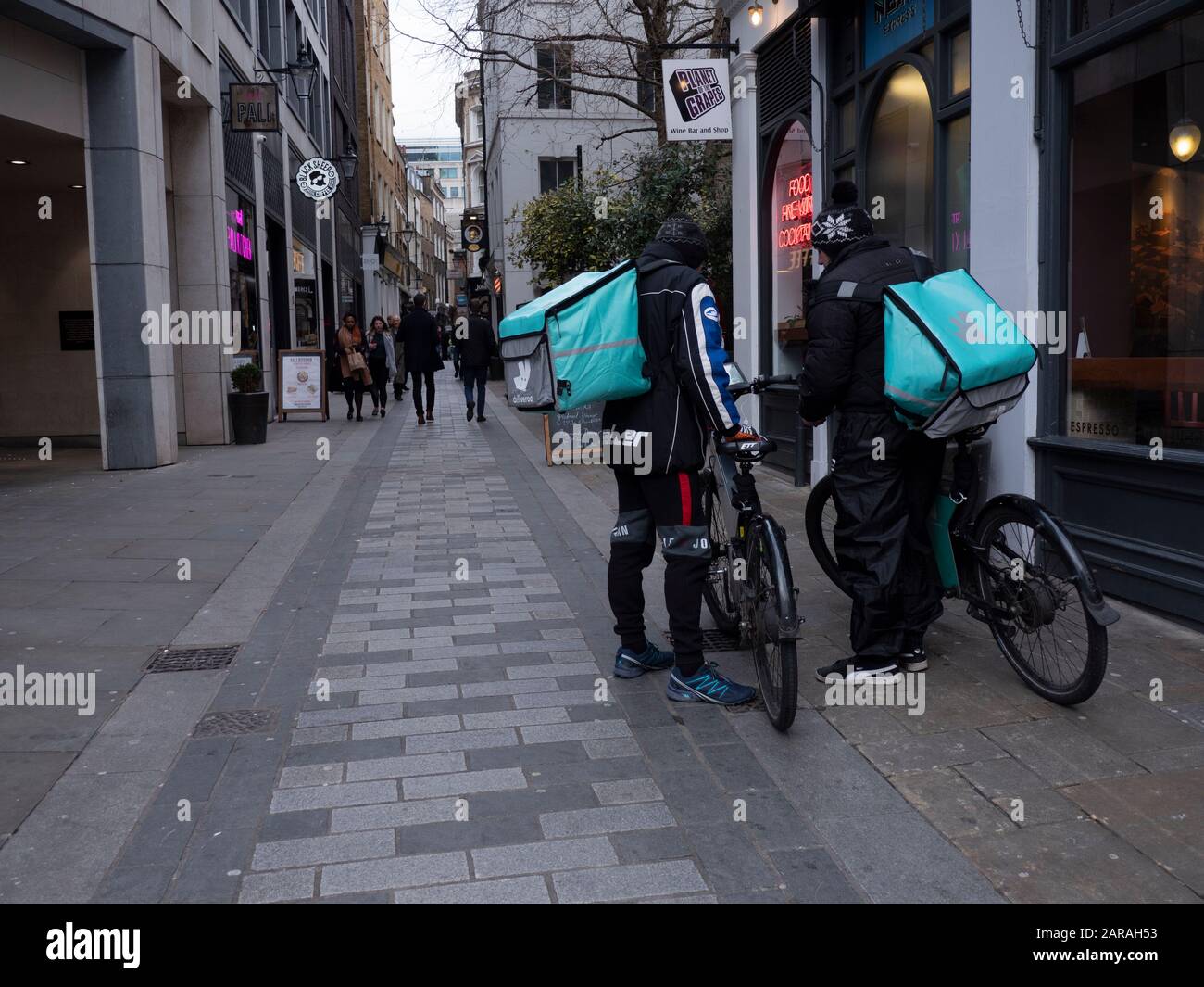 Deliveroo Bike Delivery Riders Waiting For Food City Of London Stock