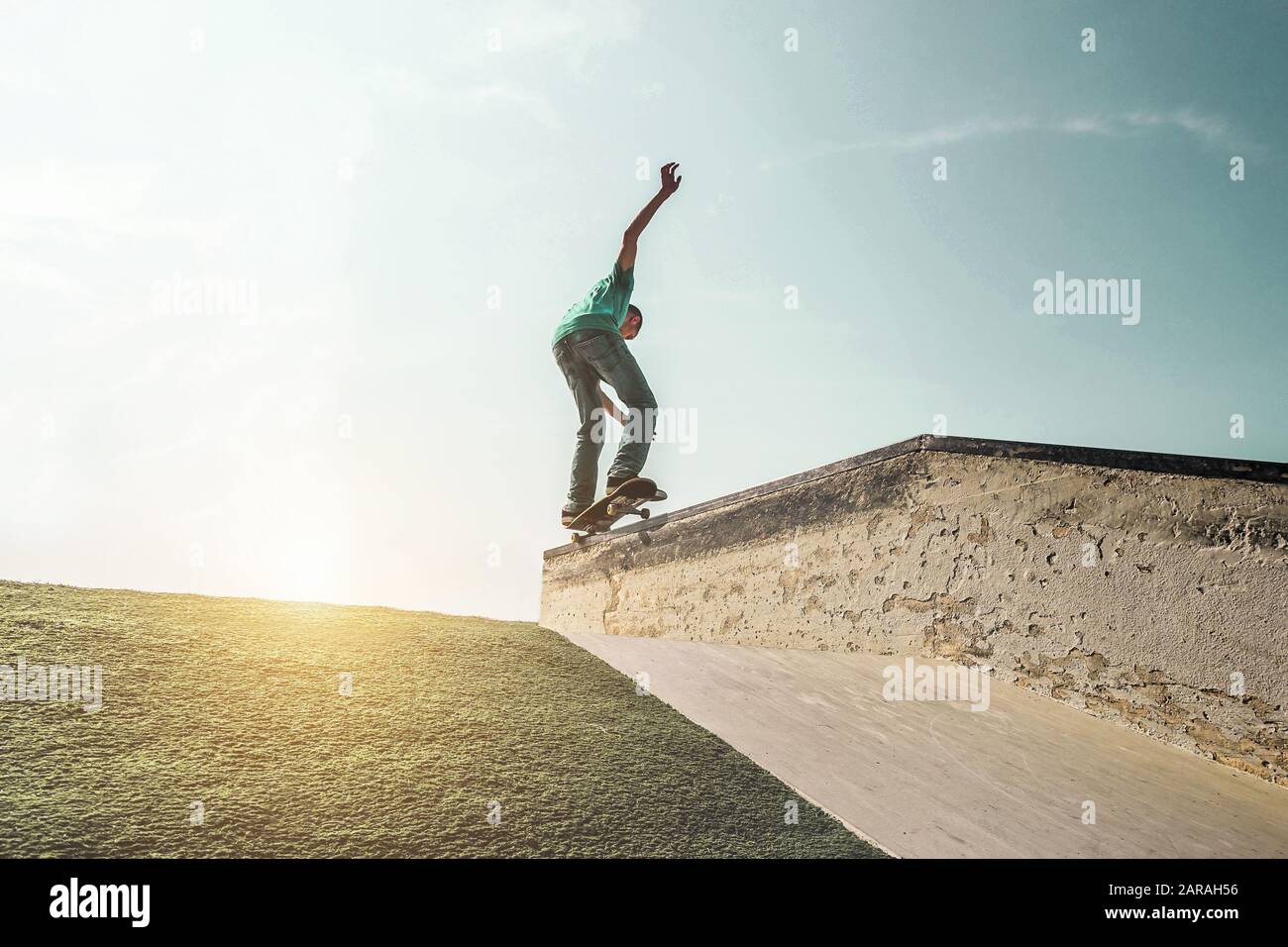 Teen Skateboarding Silhouette High Resolution Stock Photography and Images  - Alamy