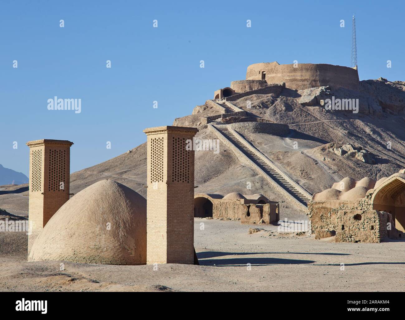 Silence towers on the outskirts of the desert city of Yazd in Iran, taken on November 17, 2017. Zarathustrians who had died until 1960 were kept here, so that the vultures cleaned the bones of the meat. The bones were then collected in the center of the towers. Yazd is one of the oldest cities in Iran with a population of around 650,000 people. The old town was declared a UNESCO World Heritage Site in 2017. | usage worldwide Stock Photo