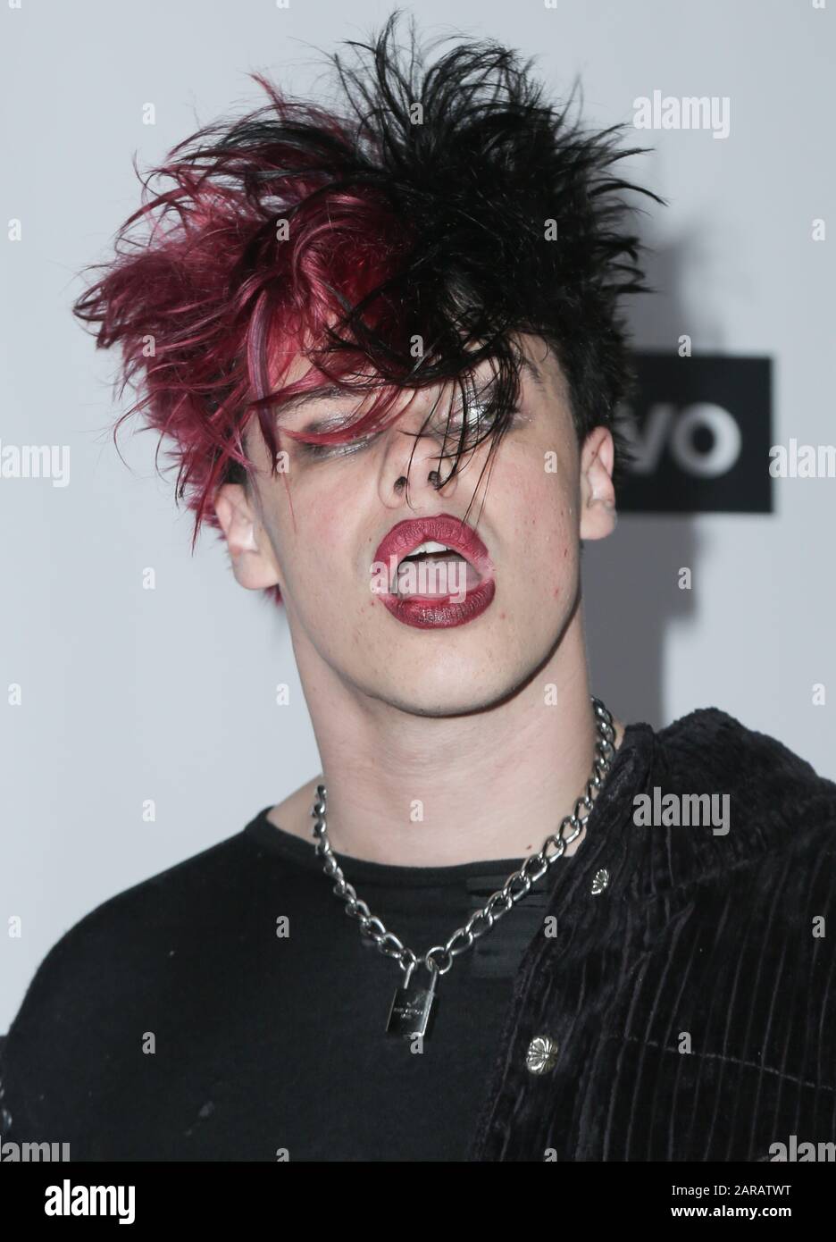 Los Angeles, USA. 26th Jan, 2020. Youngblood walking the red carpet at the Universal Music Group's 2020 Grammy After Party held at Rolling Greens Nursery on January 26, 2020 in Los Angeles, California USA (Photo by Parisa Afsahi/Sipa USA) Credit: Sipa USA/Alamy Live News Stock Photo