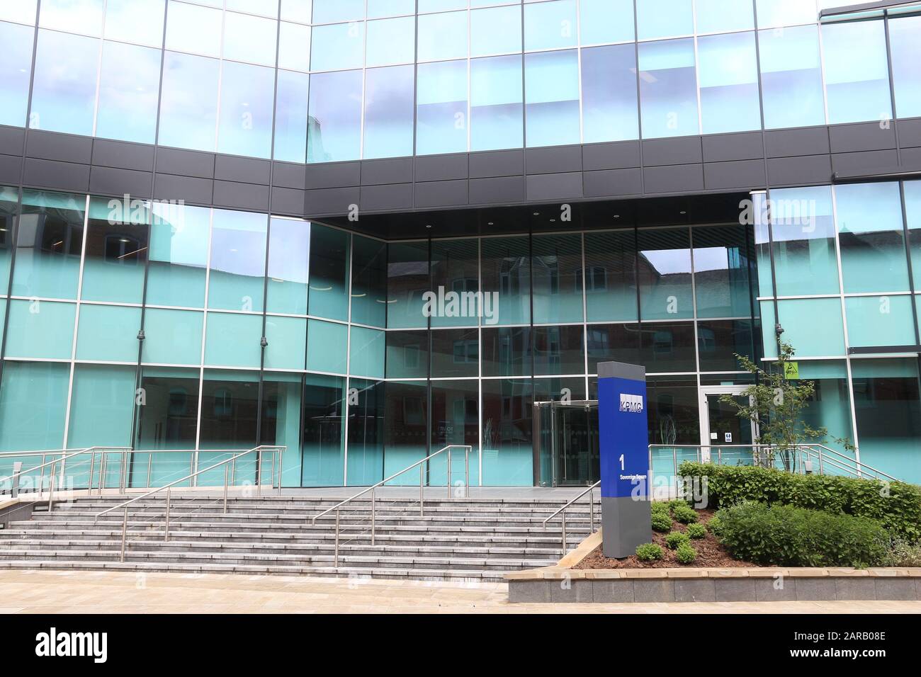 Kpmg leeds hires stock photography and images Alamy