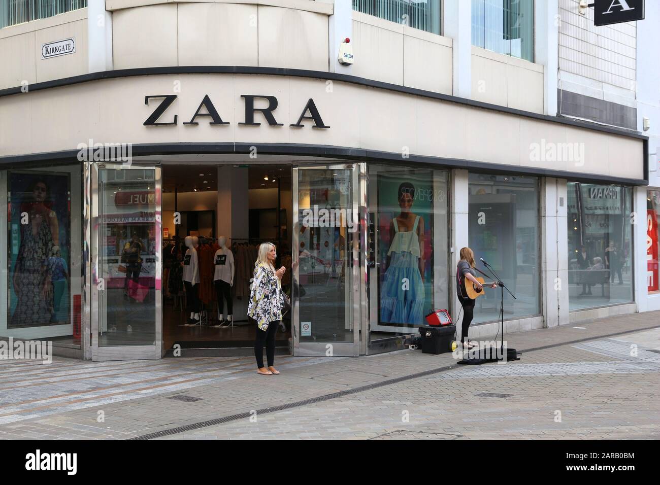 LEEDS, UK - JULY 12, 2016: Shopper exits Zara fashion store in Leeds, UK.  Zara was founded in 1975 and is present in 73 countries (2012 Stock Photo -  Alamy