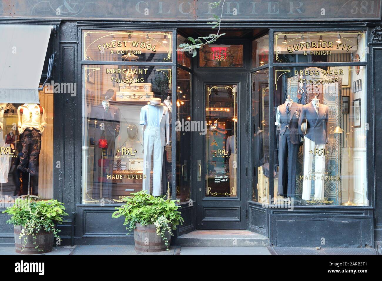 New York, NY, USA, Inside Luxury Clothing Brands, Store at Night, Ralph  Lauren, SHop Front Window Display, mannequins fashion clothes, haute  couture accessories Stock Photo - Alamy