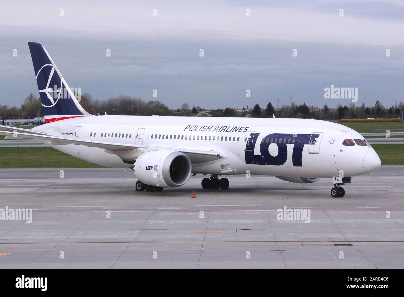 LOT Polish Airlines Boeing 787 DreamLiner, departs from Mumbai Airport 