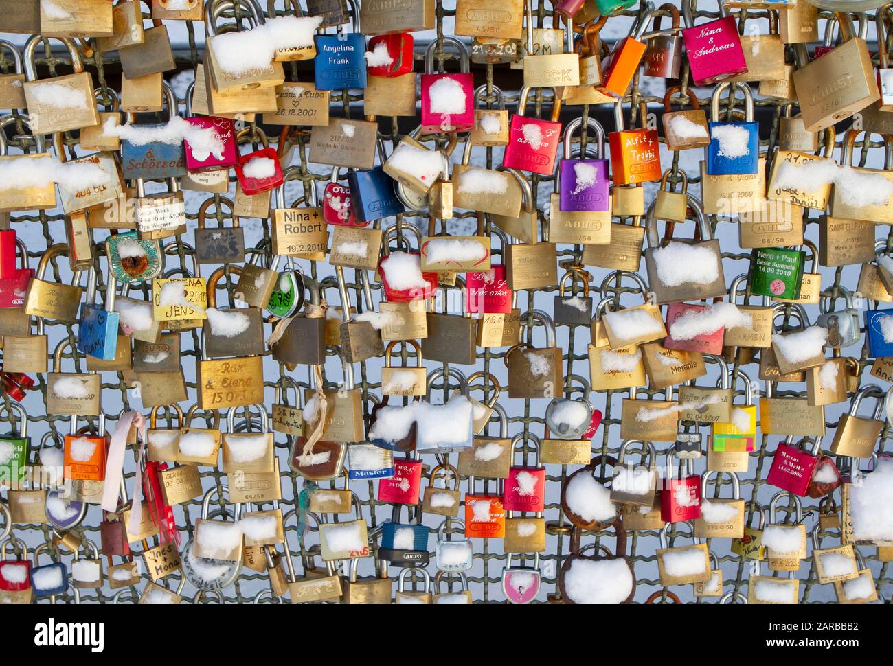 Love locks on the Hohenzollern bridge in Cologne | Liebesschloesser auf der Hohenzollern BrŸcke in Kšln | Stock Photo