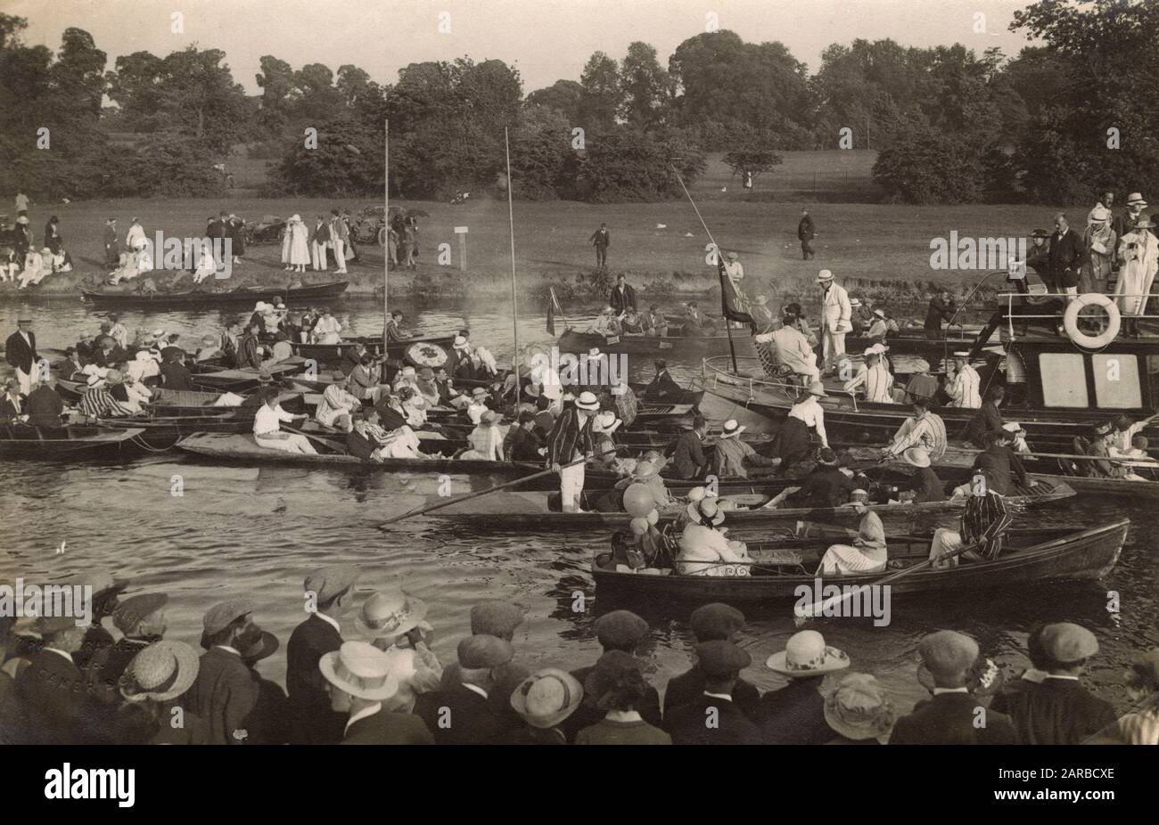 Jam of punts and rowing Boats - River Cam Regatta, Cambridge.     Date: circa 1913 Stock Photo