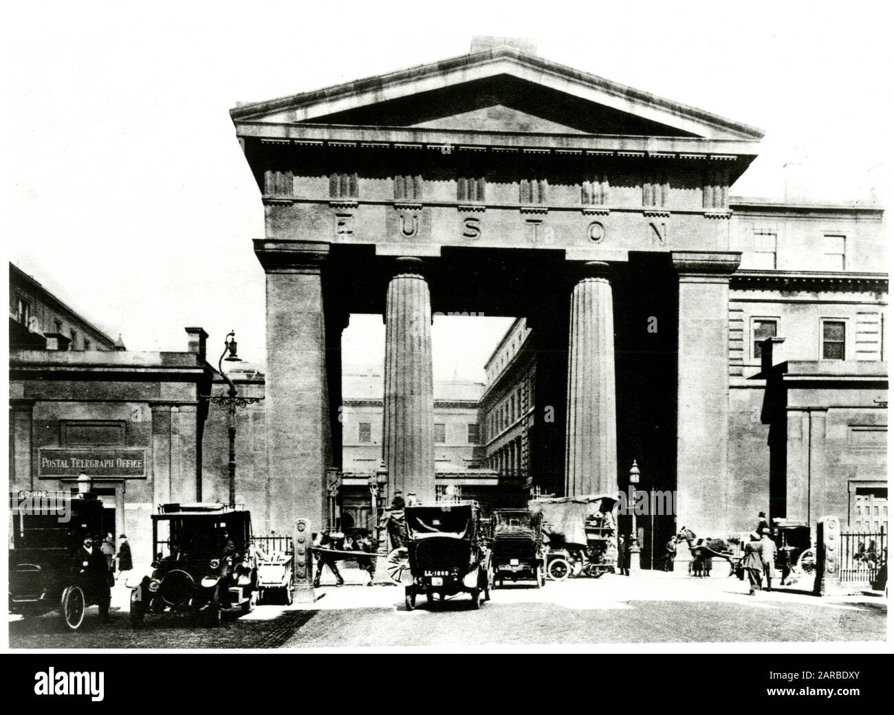 The Euston Arch an original entrance to the Euston railway station, designed by Philip Hardwick in late 1830s, London     Date: 1900 Stock Photo