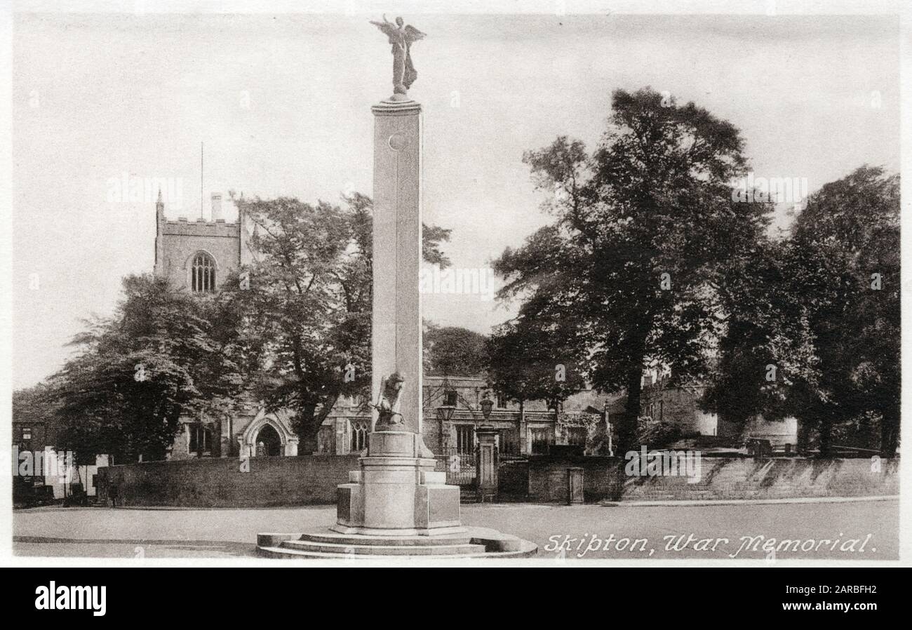 War Memorial, High Street, Skipton, North Yorkshire, with the Church of the Holy Trinity in the background.      Date: circa 1922 Stock Photo