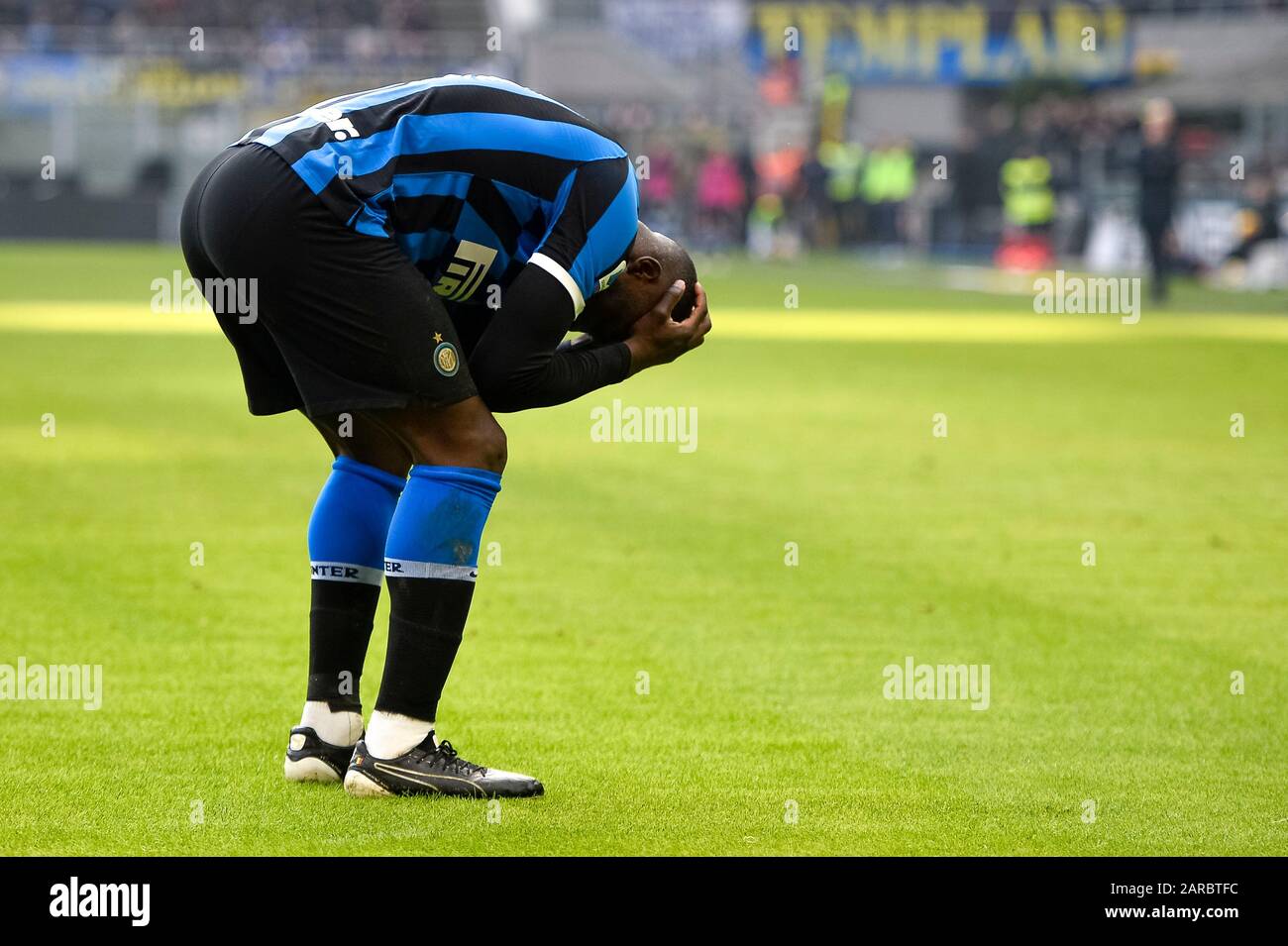 Milan, Italy - 26 January, 2020: Romelu Lukaku of FC Internazionale looks dejected during the Serie A football match between FC Internazionale and Cagliari Calcio. Credit: Nicolò Campo/Alamy Live News Stock Photo