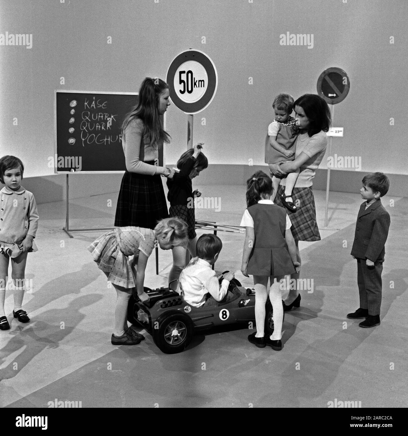 Weißt Du, wie ?, Kindersendung, Deutschland 1971, Moderation: Barbara Schönfeldt Stock Photo
