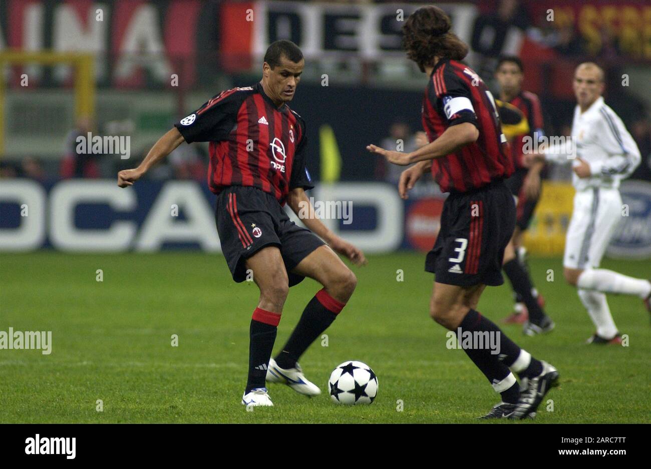 Milan Italy 26 November 2002, "G.MEAZZA SAN SIRO " Stadium, UEFA Champions  League 2002/2003, AC Milan - CF Real Madrid: Rivaldo and Paolo Maldini in  action during the match Stock Photo - Alamy