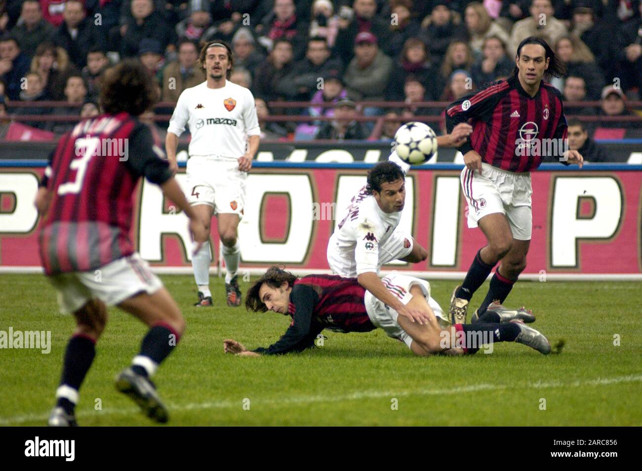Pirlo milan 2003 hi-res stock photography and images - Alamy Pirlo milan 2003 hi-res stock photography and images - Alamy