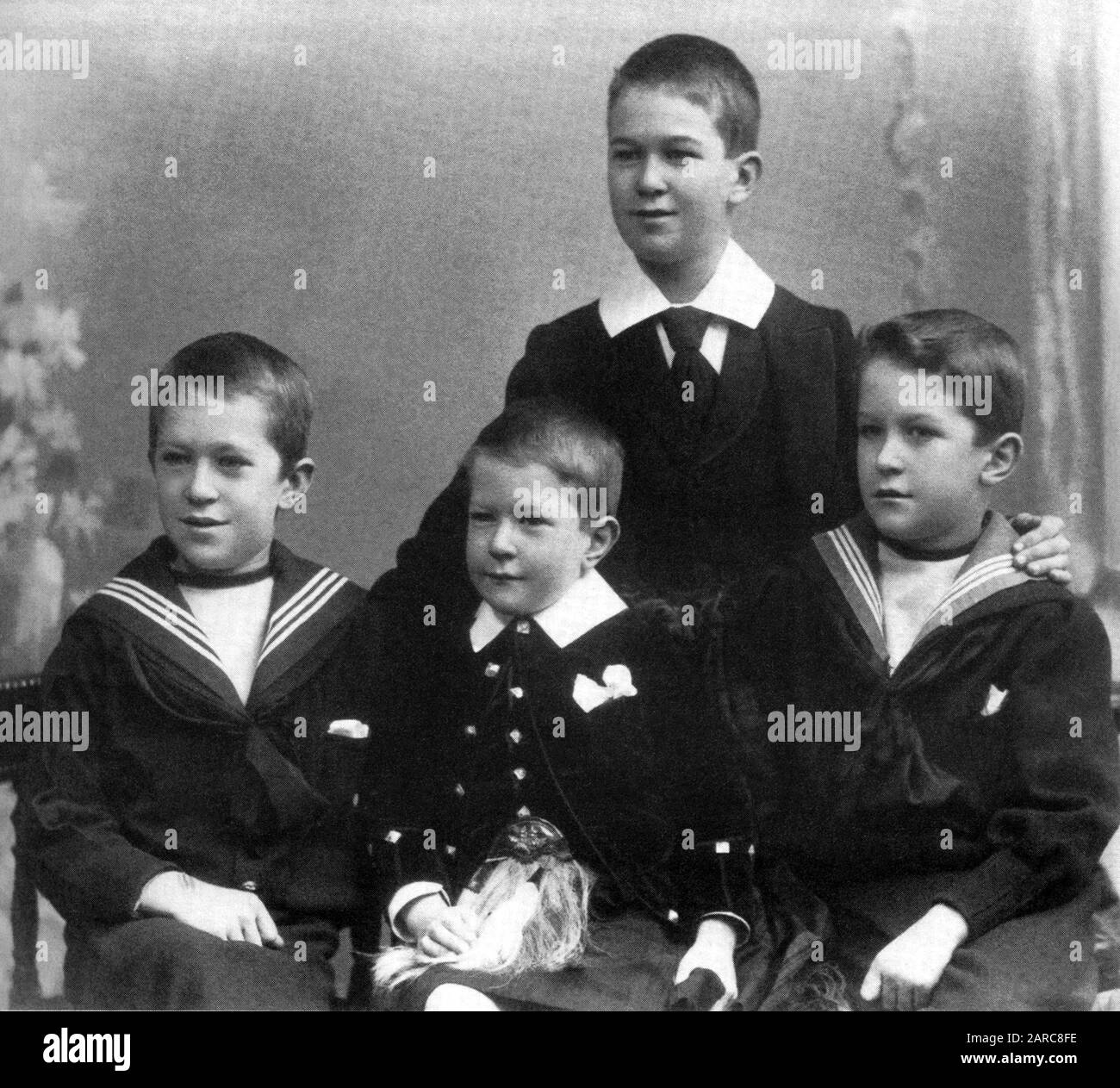 TE Lawrence (left) with his brothers, Frank, Bob and Will at the time they attended Oxford High School Stock Photo