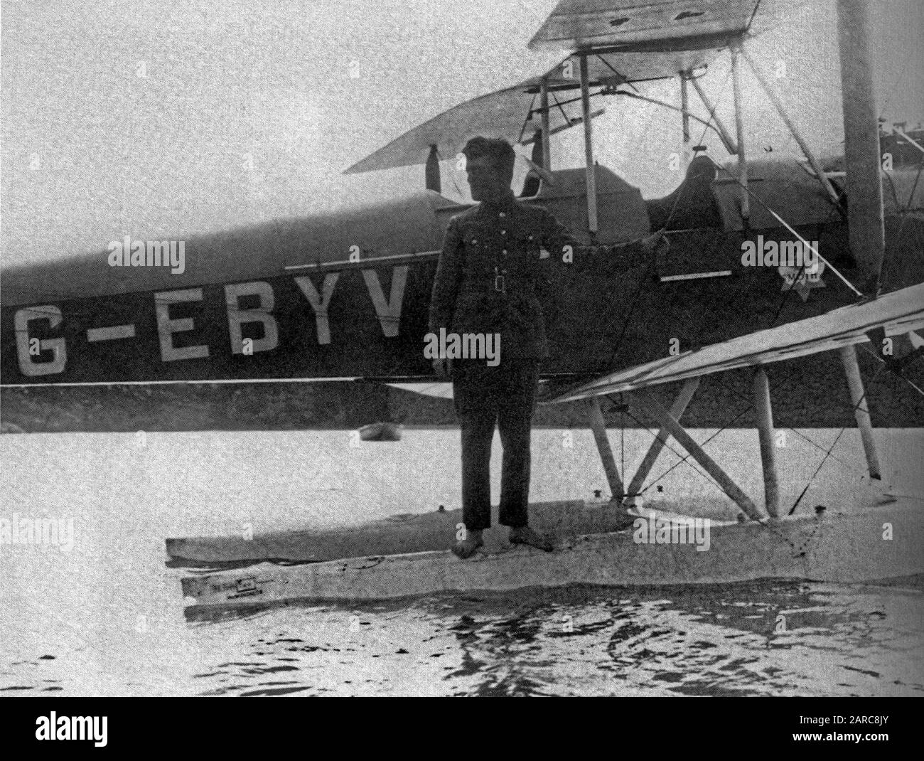 T.E.Lawrence as Aircraftman Shaw with a De Havilland Moth 60x Floatplane at Cattewater, Devon. Stock Photo