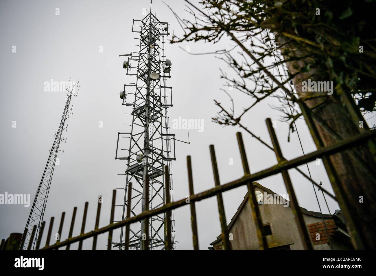 Telecom masts near Dundry, Somerset. Britain's sovereignty is at risk if the country allows Chinese tech giant Huawei to help build its 5G infrastructure, the US Secretary of State has warned. PA Photo. Picture date: Monday January 27, 2020. Mike Pompeo described the decision facing the National Security Council as 'momentous' in a last-ditch plea to ministers who are expected to make the call on Tuesday. See PA story POLITICS Huawei. Photo credit should read: Ben Birchall/PA Wire Stock Photo