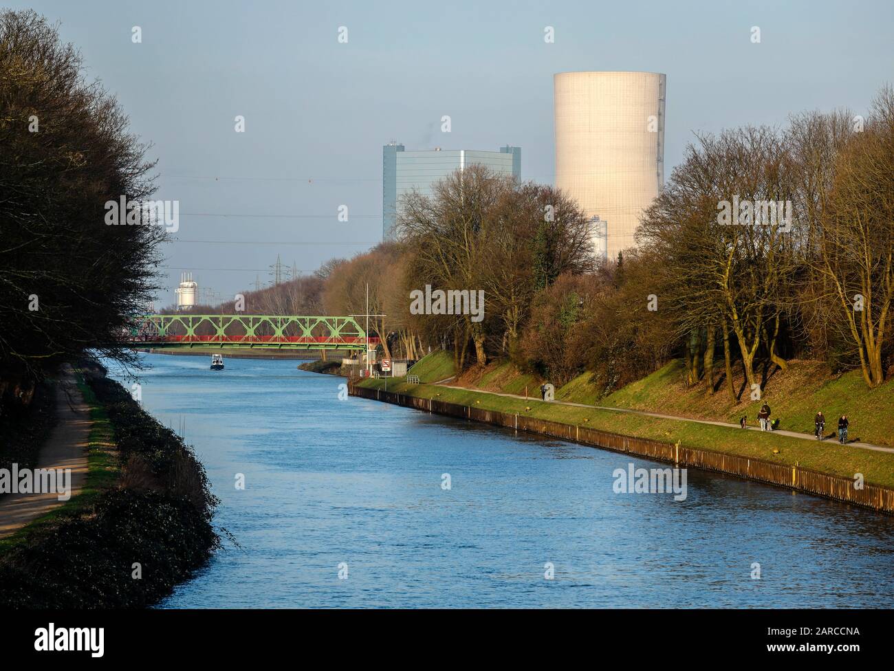 Datteln, Ruhr area, North Rhine-Westphalia, Germany - Rhine-Herne-Canal, in the background the power plant Datteln 4, Uniper hard coal power plant. Da Stock Photo