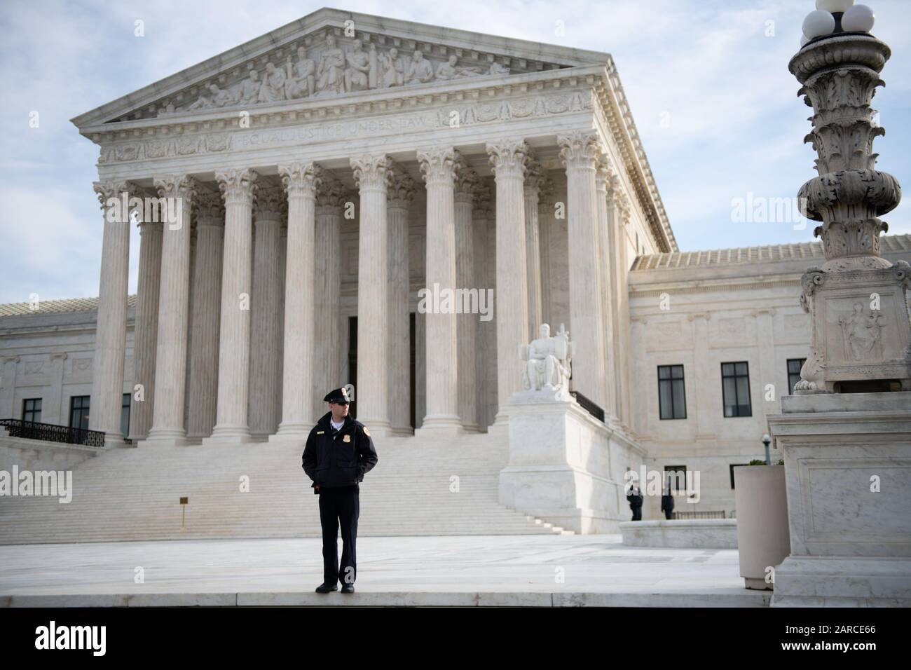 A member of the Capitol Police stands in front of the U.S. Supreme Court in Washington, D.C., as seen on January 27, 2020. Today Chief Justice John Roberts presides over day two of President Donald Trump's defense in the Senate Impeachment trial as new details emerge from a draft of former National Security Advisor John Bolton's forthcoming book. (Graeme Sloan/Sipa USA) (Graeme Sloan/Sipa USA) Stock Photo