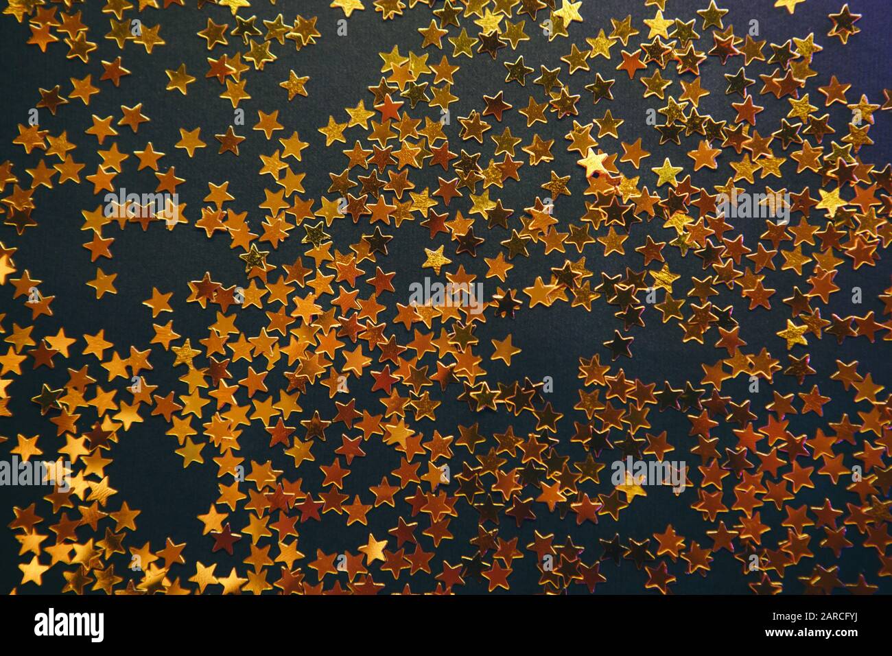 Gold stars confetti hi-res stock photography and images - Alamy