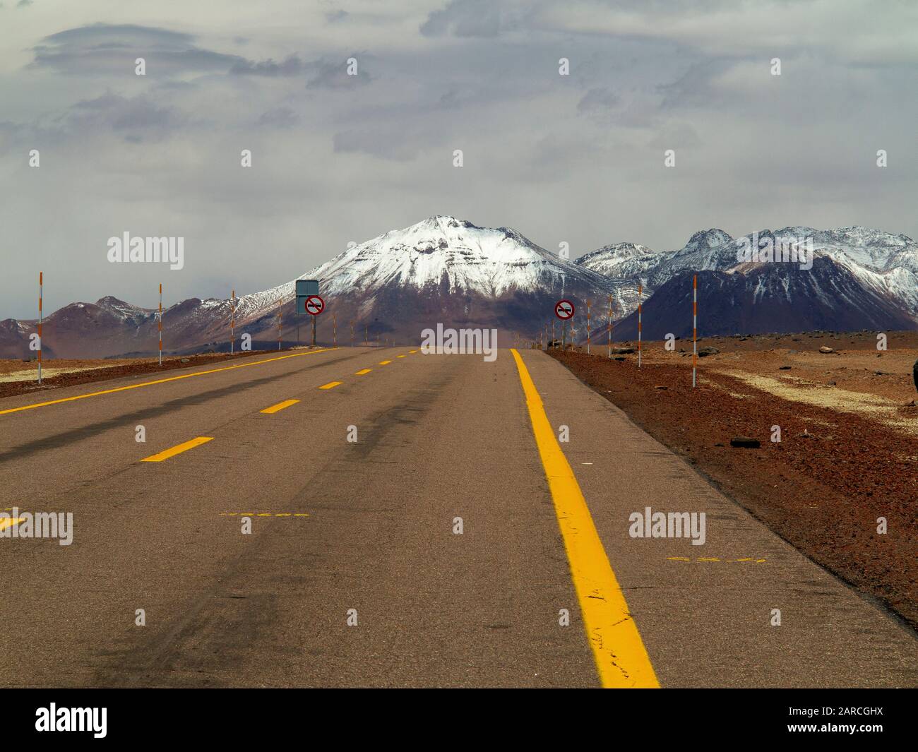 Snow peaks at Ruta 27 near San Pedro de Atacama on the way to Argentina border at Paso Jama, Chile Stock Photo