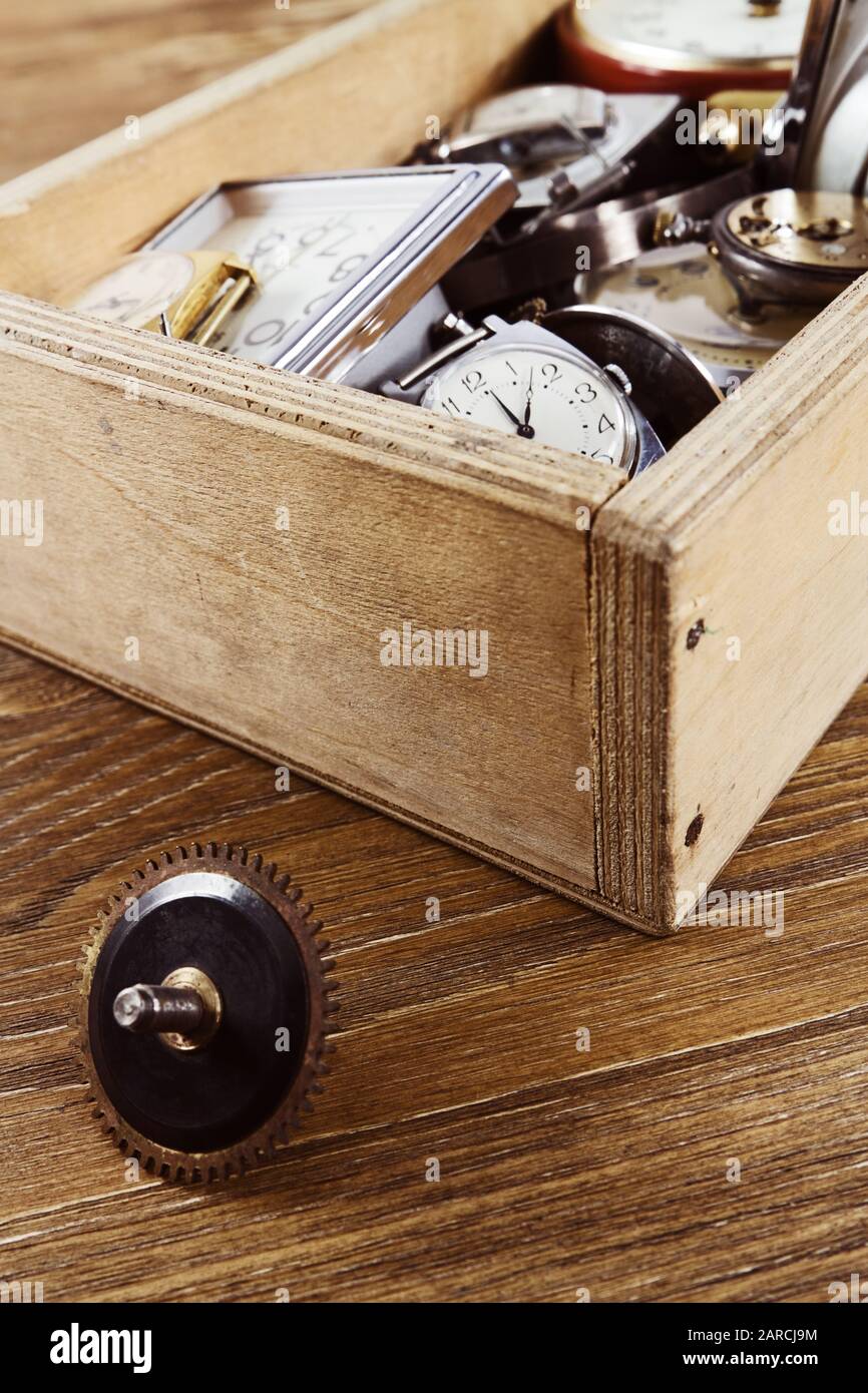 A lot of the vintage mechanical watches, details for clocks and alarm