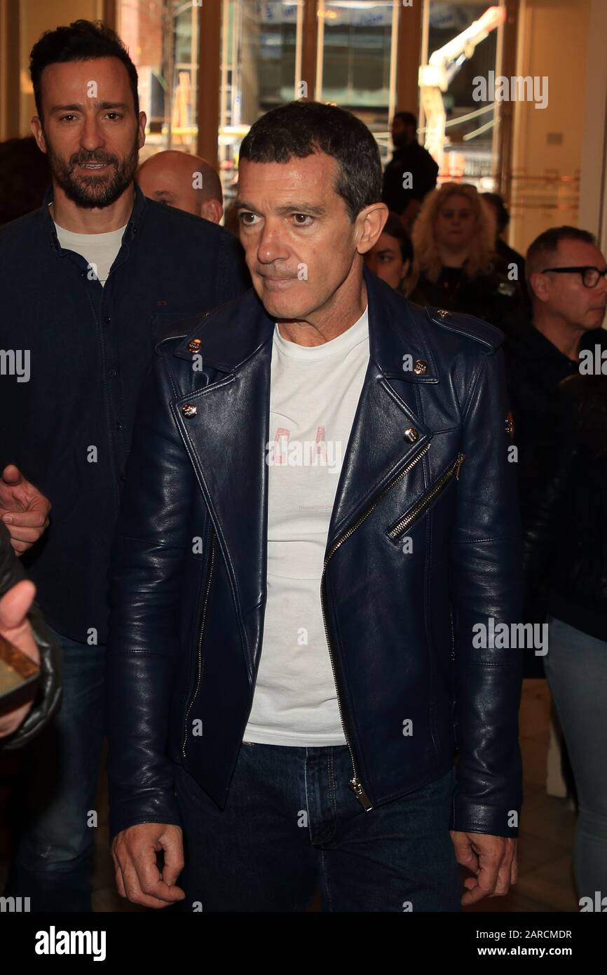 27h Jan, ANTONIO BANDERAS and PABLO PUYOL present in Barcelona the