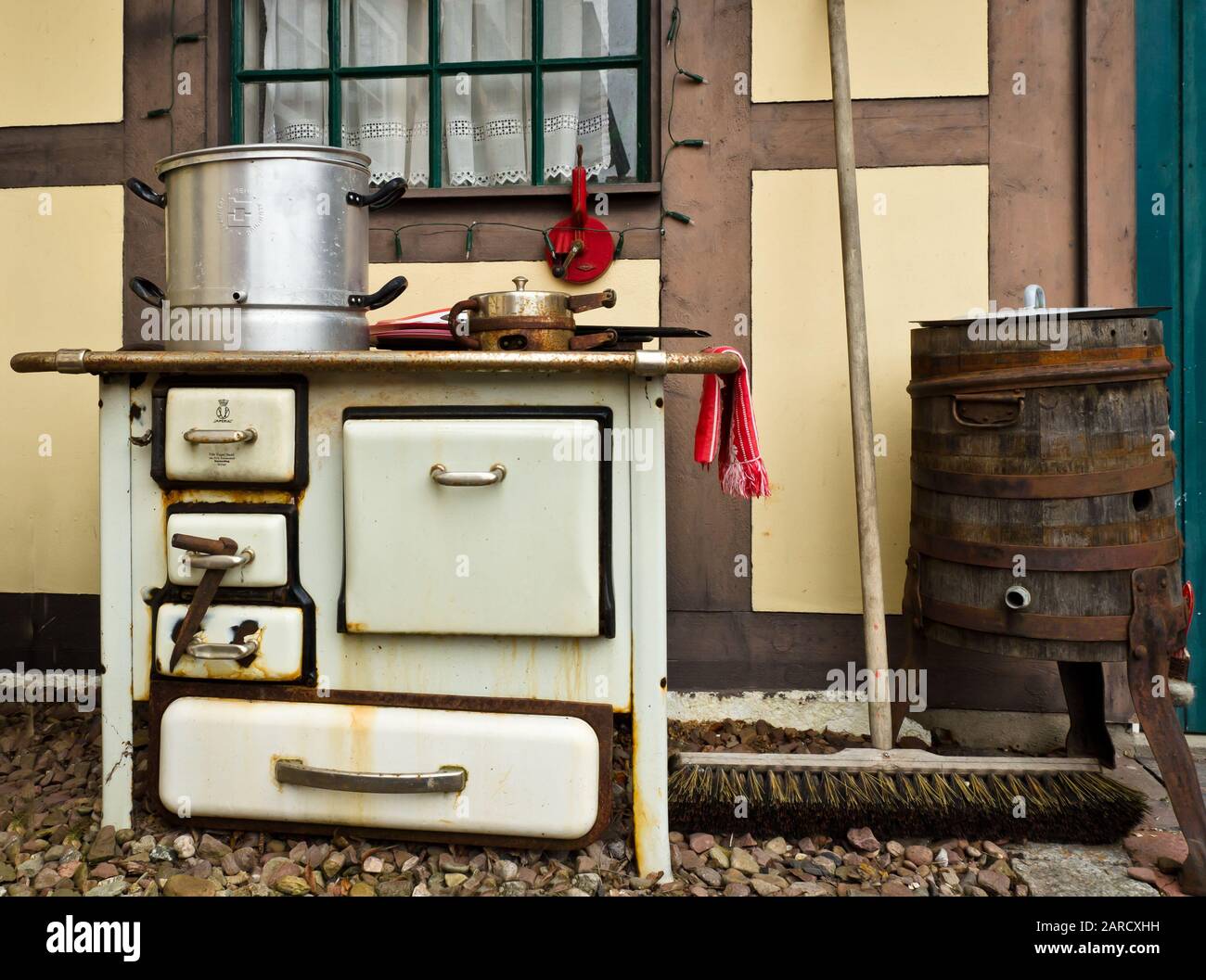 Antique wood stove kitchen hi-res stock photography and images - Page 6 -  Alamy