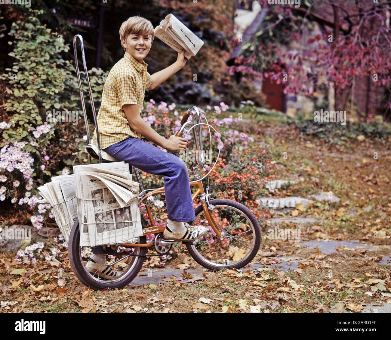 Newspaper delivery boy hi-res stock photography and images - Alamy