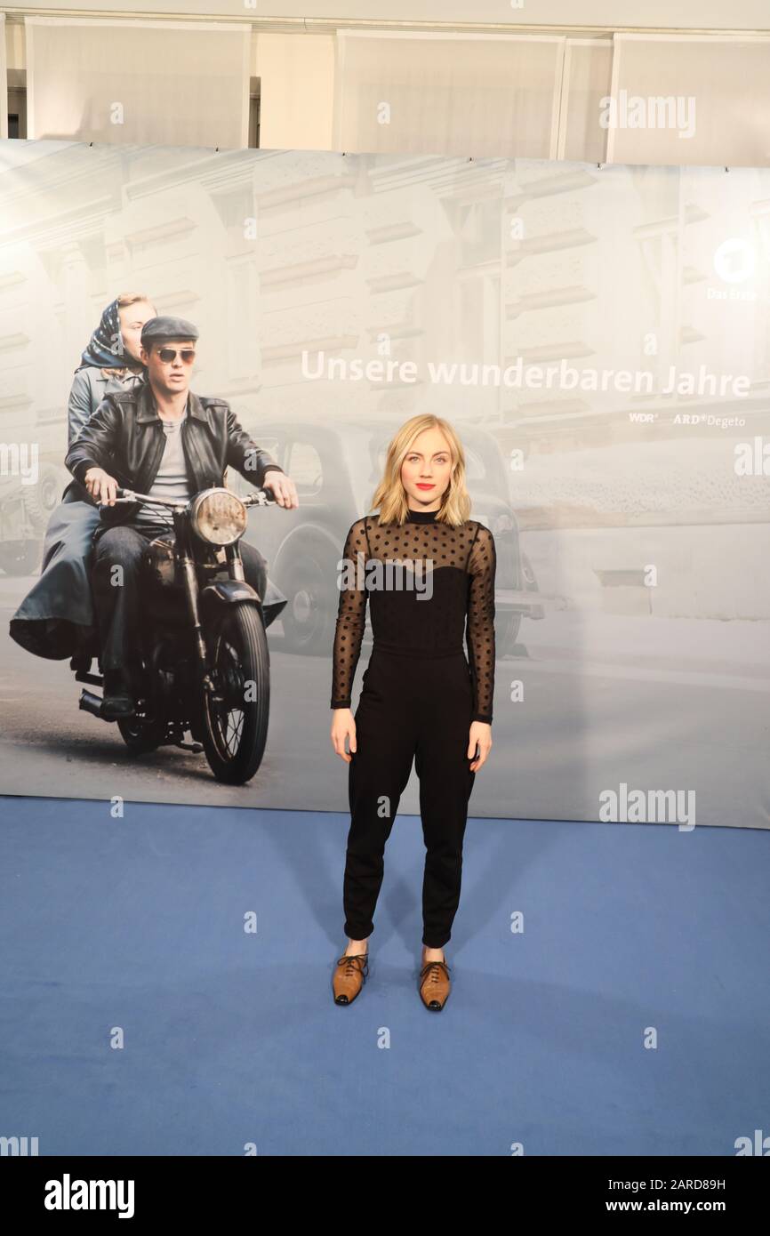 Elisa Schlott beim Fototermin zu „Unsere wunderbaren Jahre“ im EastHotel in Hamburg am 27.1. Elisa Schlott beim Fototermin zu „Unsere wunderbaren Jahre“ im EastHotel in Hamburg am 27.1.